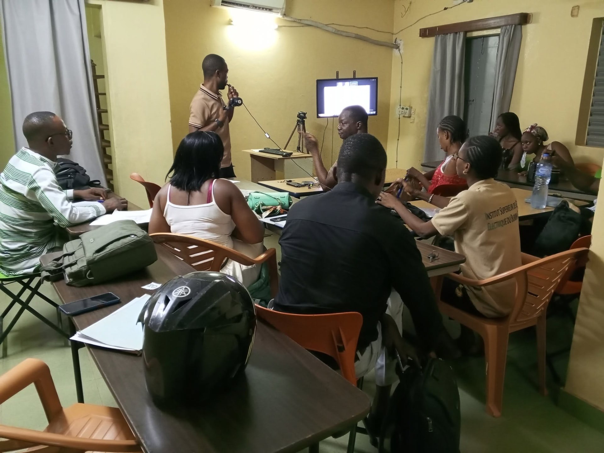 Cours du soir avec écran et micro